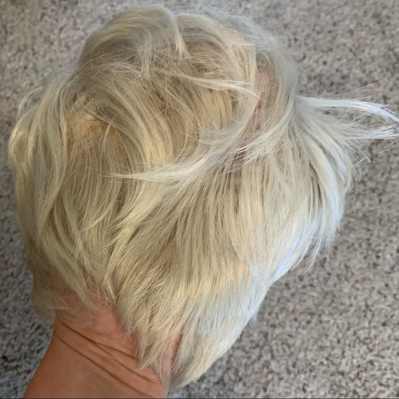 Emmor Short Silver Grey Human Hair Wigs for Women Blend with Healthy Memory Fibe - Picture 6 of 6